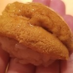 鮨 さかい - 握り⑬北紫雲丹(北海道天売島産)
      大きな北紫雲丹がタップリ。贅沢です！
      握っているのに、雲丹の粒が潰れていません！
      そしてシャリのほどけを楽しみ、北紫雲丹の品のある甘みが口に拡がります。