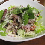 伊酒リア - 八千代黒牛の薄切りソテー　シーザーサラダ仕立て