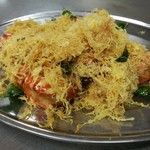 W.A.W restaurant - 表面はフワフワ甘じょっぱいエッグフロスがたっぷり、西洋式バタープラウン（小）RM33.00