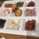 ホルモン焼肉ぶち - ホルモン九品盛り合わせ