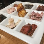 ホルモン焼肉ぶち - ホルモン九品盛り合わせ