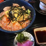 プレミアムサーモンあぶり焼き丼