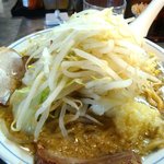 写真に撮ると、やっぱ美しいわ、このらーめん。それに安い！うまい！！