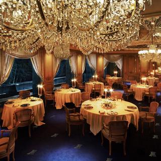 An elegant main dining room with a beautiful chandelier