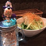 力パスタ - サラダは嬉しいですね。