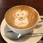 CAFFE' JIMMY BROWN - 目を閉じたウサちゃんのラテアート