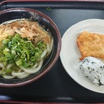 くうかいうどん - うどん並　おにぎり　とり天　@400