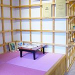 Mug pop 原宿店 - 内観 コーヒーが飲める小上がり