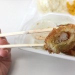 Karaage Semmonten Torisaburo- - シッポはちょっと衣が厚すぎた。大海老に見せたいの分かるけども。