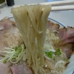 らーめん鱗 - 麺リフトアップ