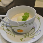 アキヒサ ハンダ - ほうじ茶のブランマンジェ