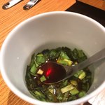 橙 - 味変用のニラ  個人的にはこれなしの方が好き♡