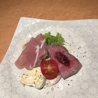 グリル プランチャ - 生ハムとローストビーフとカマンベール
