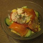 肉の万世 本店 - ｽﾓｰｸｻｰﾓﾝ＆海老のｻﾗﾀﾞ