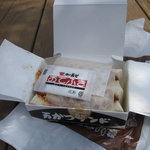 肉の万世 - カツサンドの包み内部