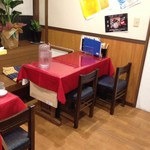 台湾料理 百鮮味 - テーブル席