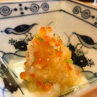 馳走 筏や - いくらのみぞれ和え
                ほんのりピンク色の大根おろしにいくらの水玉模様♡
                プチプチしたいくらとムチッとした鯛の昆布締めの食感も楽しい！