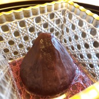 馳走 筏や - 無花果の甲州煮
                冷んやりしたガラスの器には赤紫色の無花果
                赤ワインがたっぷり染み込んだ甘いスイーツ感覚の一品！