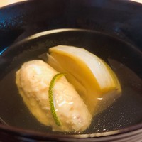 馳走 筏や - 賀茂茄子と毛ガニしんじょ
                  フワフワのしんじょは蟹身たっぷりで本当に美味しい♡賀茂茄子も口の中でとろけます〜♫上品なお汁の味も絶品！