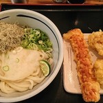 おにやんま - 冷とり天&ちくわ天おろし醤油 530円、とろろこんぶ 50円