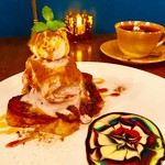 カフェシャララ - 紫いもとキャラメルシナモンのフレンチトースト