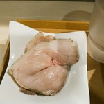 Sagamihara 欅 - 試食させてもらいましたが、今後２種類のチャーシューのうち燻香のある豚肩ロースの方を豚モモにするかも知れないとのこと。