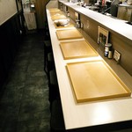 Sagamihara 欅 - 午後９時ラストオーダーで閉店後の店内。