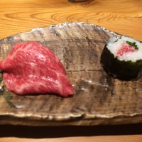 吉祥寺 三うら - 伊万里牛の寿司と海苔巻き