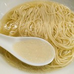 Sagamihara 欅 - 何で風味付けしてあるのか、この香味油がまた旨味アップに加勢しているのですよ。