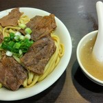 港園牛肉麵館 - 