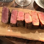 SATOブリアン - 焼かれてカットされたシャトーブリアン