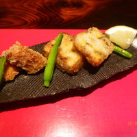 賛否両論 - 焼きとうもろこしの揚げ真丈とマコモダケのおかきあげ