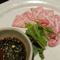 龍月園 - 牛刺し