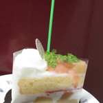 Quatre-Quarts - 白桃のショートケーキ