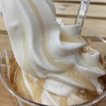 杉養蜂園 - 料理写真:蜂蜜ソフトクリーム (´∀｀)/ メイプルハニー