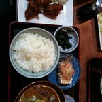 炭火焼鳥　母家 - 唐揚げセット(豚汁)