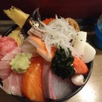 ちらし寿司並1050円