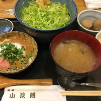 魚屋 小次朗 - 鮪すき身ごまダレ丼