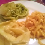 生パスタ専門店 レヴァーロ - 各パスタはシェア