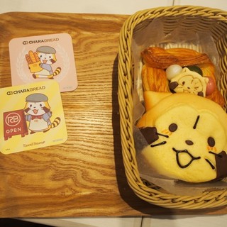 ベーカリーカフェ キャラブレッド_0