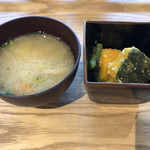 福太郎 カフェ&ストアー - 味噌汁と野菜の煮付けも美味しい