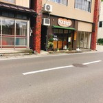 ラスタぱん - お店の斜め向かいに駐車場2台分