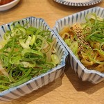 肉汁餃子と190円レモンサワー 難波のしんちゃん - モヤシナムルと黒胡椒メンマ