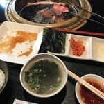 Koube Gyuu Koshitsu Yakiniku Techangun - 平日限定焼肉セット、カルビとトントロ