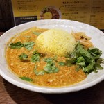 SPICY CURRY 魯珈 - インドネシア風レモングラスとバイマックルのキーマ