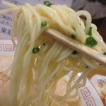 来福軒 - 麺のアップ