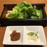 本格焼肉・韓国家庭料理 食辛房 - サンチュ