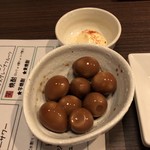 Yakitoriya Sumire - ウズラのゆで卵を漬け込んだもの。煮卵なのかな…甘めで美味しかった！