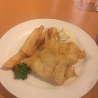 カフェトスカ - ふわふわで結構おいしい白身魚のフライ。