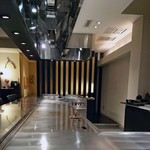 ステーキハウス 萩 - ぴかぴかに磨き上げられた鉄板